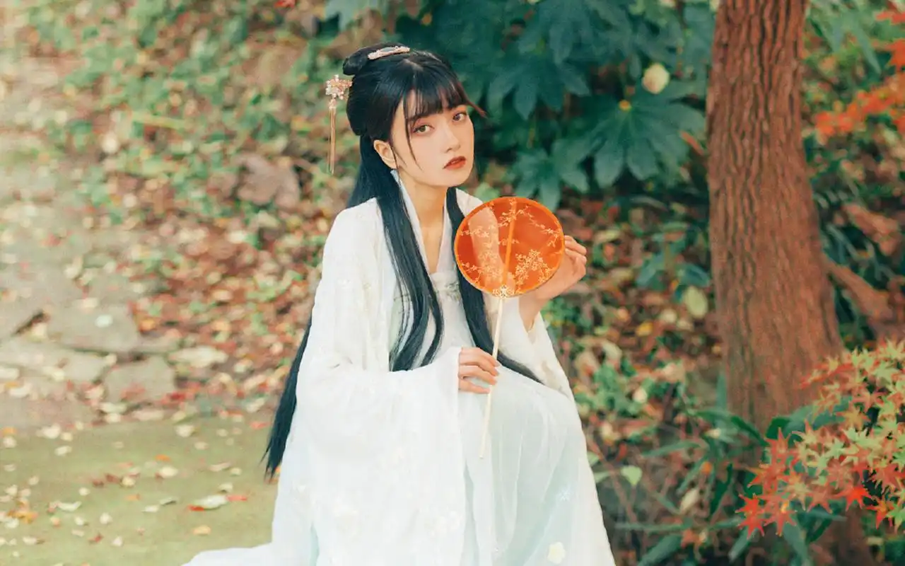 冷艳古风美女枫叶林写真图片壁纸