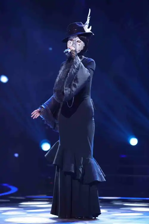 《蒙面唱将》"钻石女士"呛声巫启贤 身份锁定王心凌or阿sa