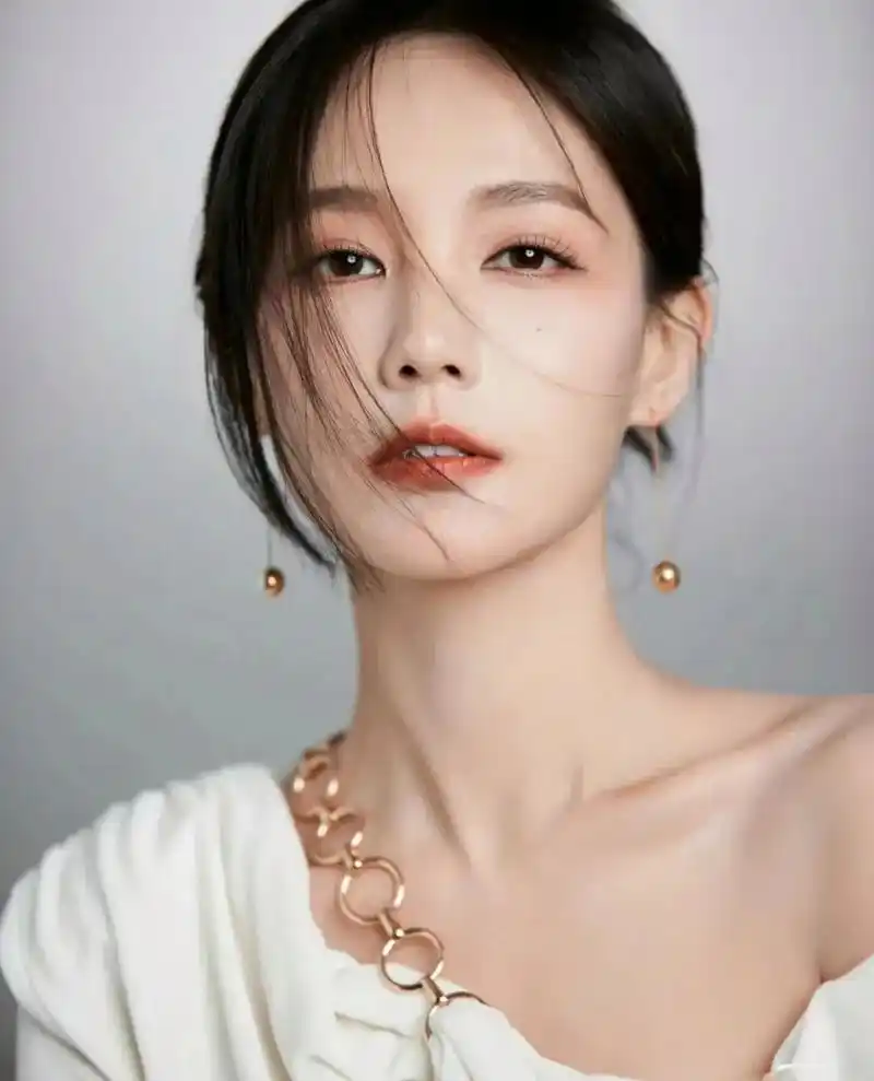 她曾是赵丽颖的替身,却凭着自己的努力成为了当红流量小花 李一桐在