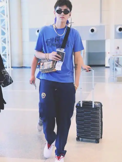 我居然get到了吴亦凡同款vans_范斯怎么样_吴亦凡_博柏利怎么样_鞋子