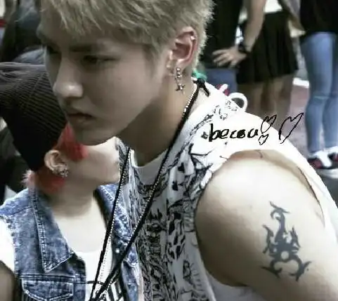 【图】kris吴亦凡纹身叫什么名字 为什么现在又不见了