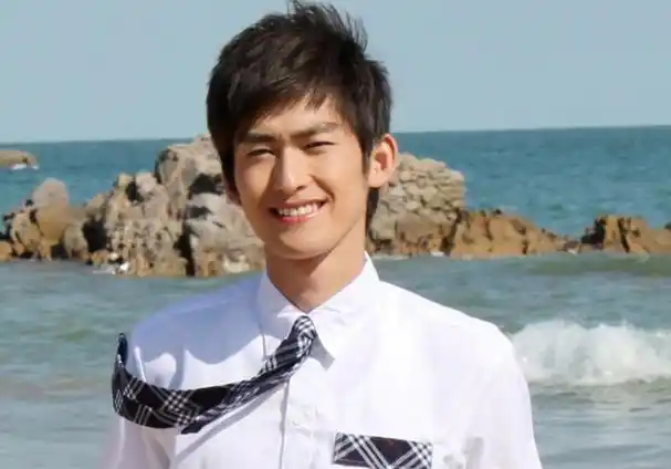 40岁张翰真的变大叔,外形沧桑脸部肿胀,被吐槽不如佛山电翰