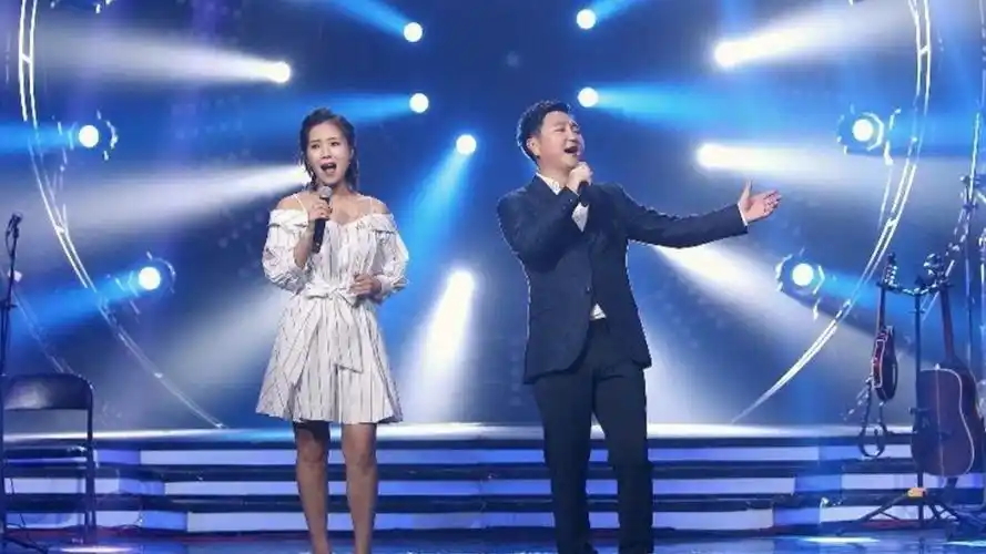 云朵老公真是太帅了!夫妻合唱《南屏晚钟》,声音一出瞬间洗脑