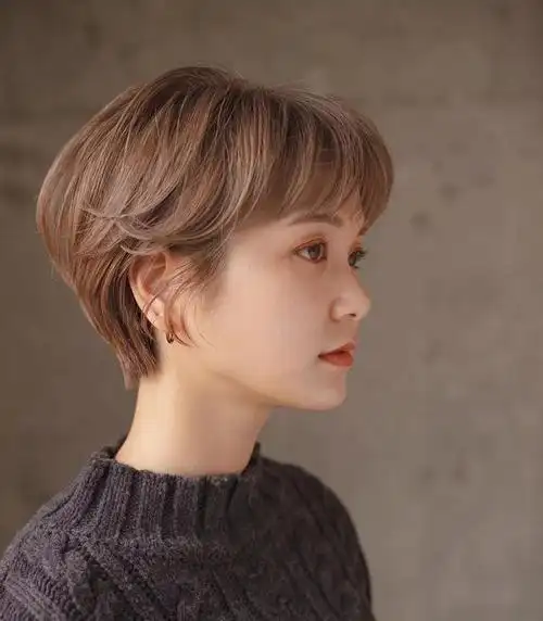 流行"露耳短发",这4个发型特别时尚,可甜可盐,更显年轻