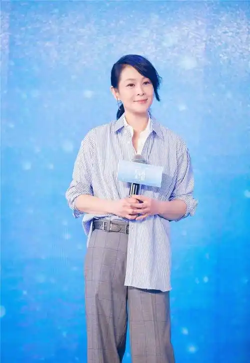 刘若英已经51岁了,她晒出自己的近况,简直逆天了!越活越漂亮