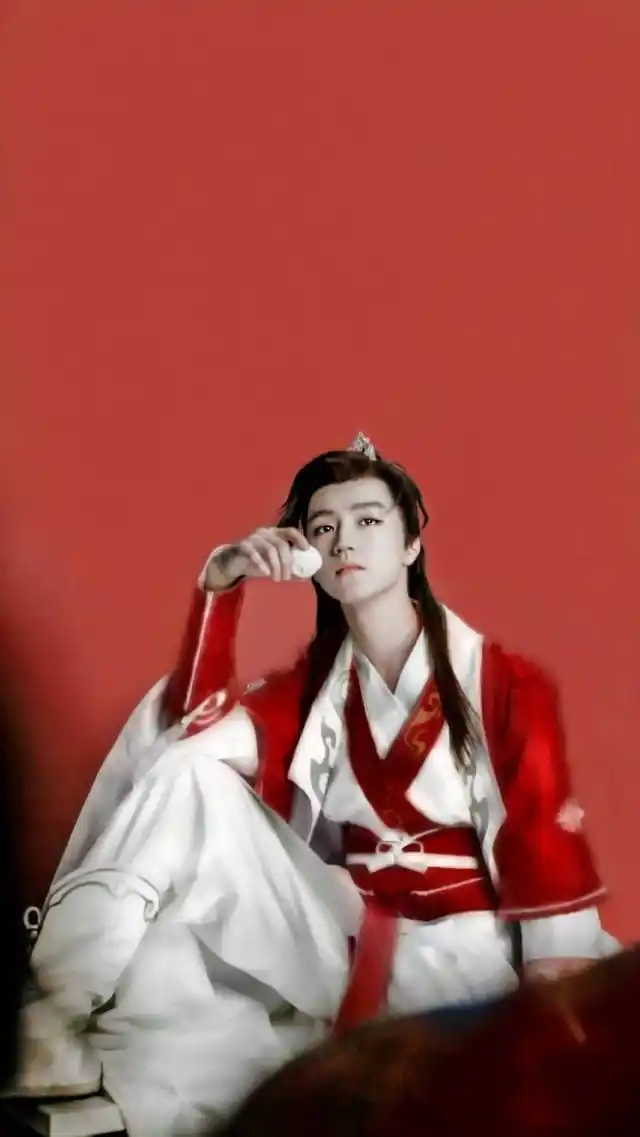 王俊凯古装红衣_王俊凯自拍照全部