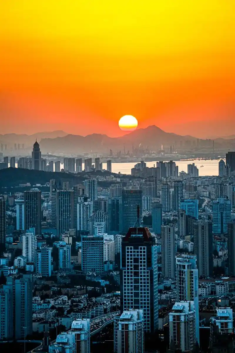 青岛浮山湾夜景 #摄影 #城市风景 青岛浮山拍摄,外地人所 - 抖音