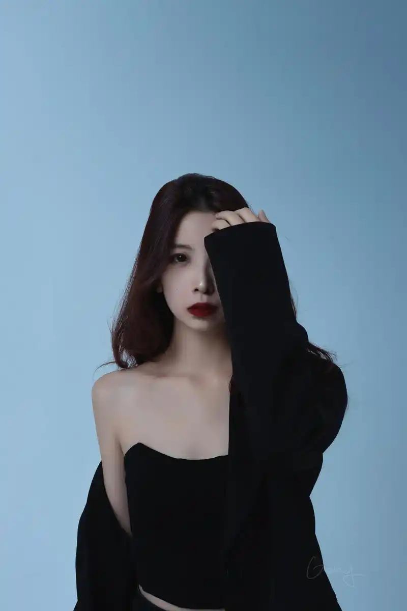 秒变高冷女神西装配上黑丝低调超有范