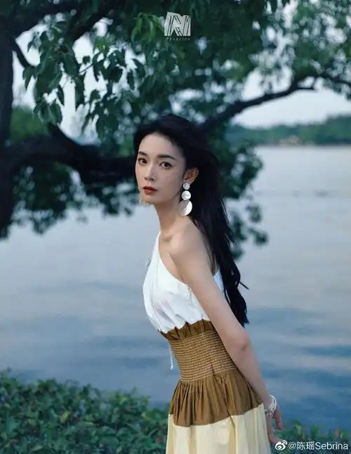 吴磊讨大佬欢心?古力娜扎被孟美岐黏上?