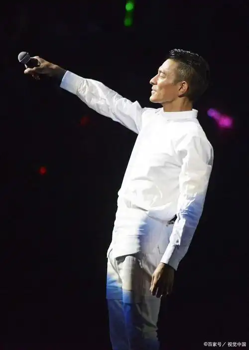 时隔13年刘德华将再次举办个人巡回演唱会