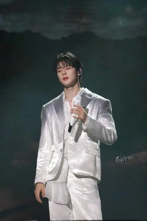 车银优0223出道八周年快乐