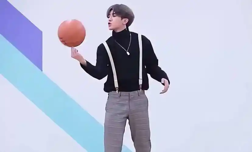 蔡徐坤终于认可小黑子了?