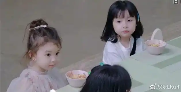 郑爽究竟有多天真?看清她和孩子的聊天细节,我才终于明白