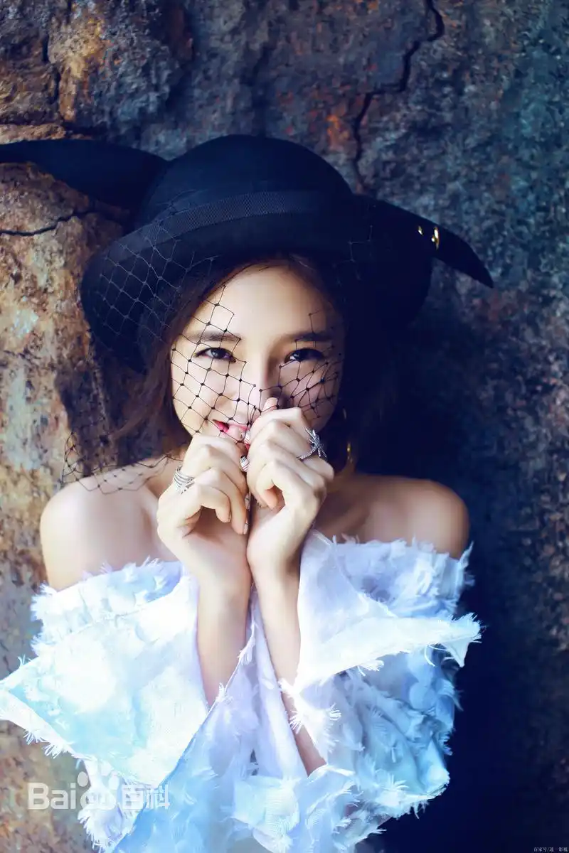 唐艺昕:开朗爱笑的女孩