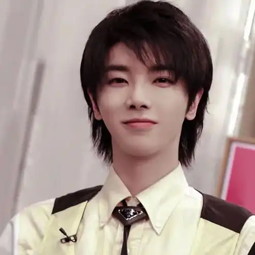 qq头像华晨宇帅气图片超清