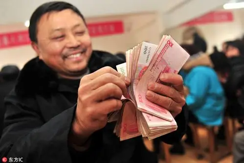 人民币墙堆起来!咱村里人走上致富路