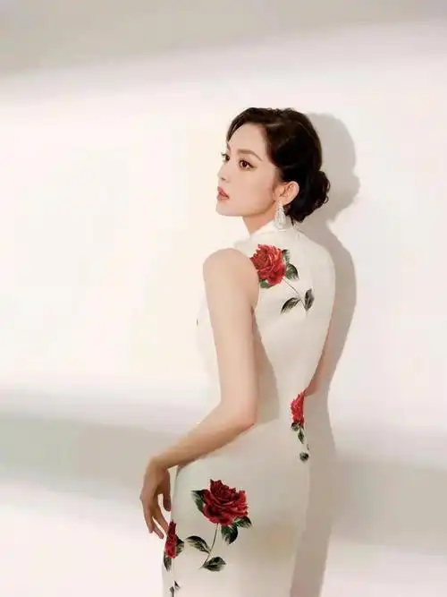 古力娜扎旗袍装也太经典了 优雅又有气质|旗袍|气质|经典_新浪新闻