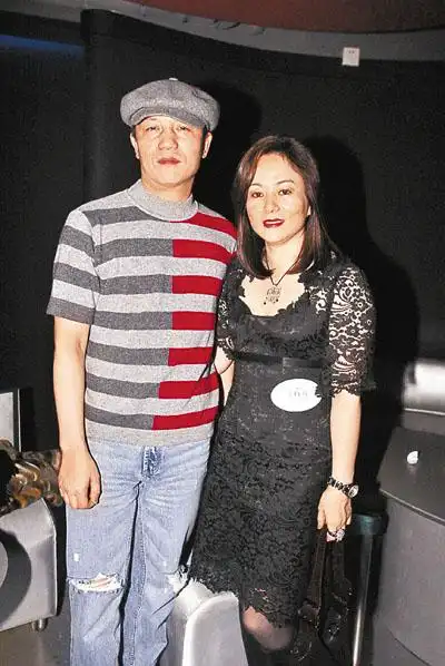 八过了台湾名媛,今儿个来八一八香港名媛嘿,大家有兴趣吗?