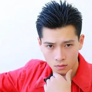 潮男最爱的改良型小背头 男士油头发型最经典