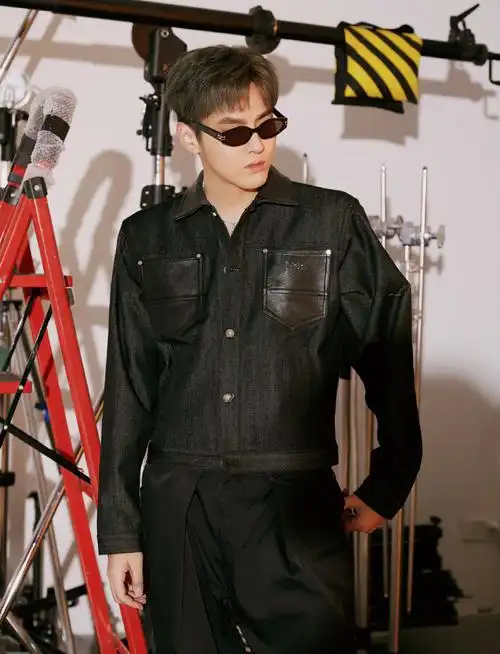 吴亦凡牛仔外套帅气少女感写真图片89