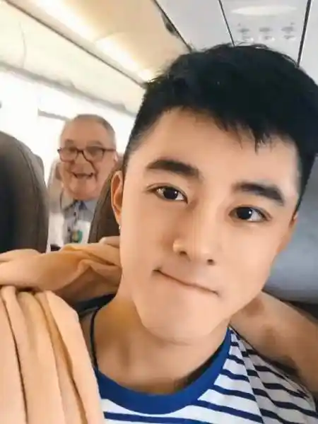 日常生活照#帅哥套图朋友圈男生生活照素材小哥哥微信包装图片素材