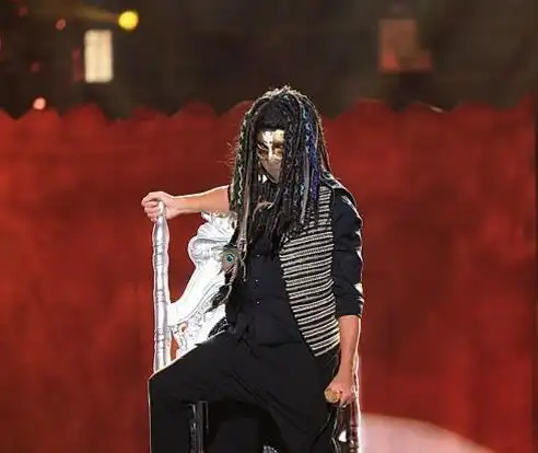 图蒙面歌王流浪者照片展示流浪者身份引猜测