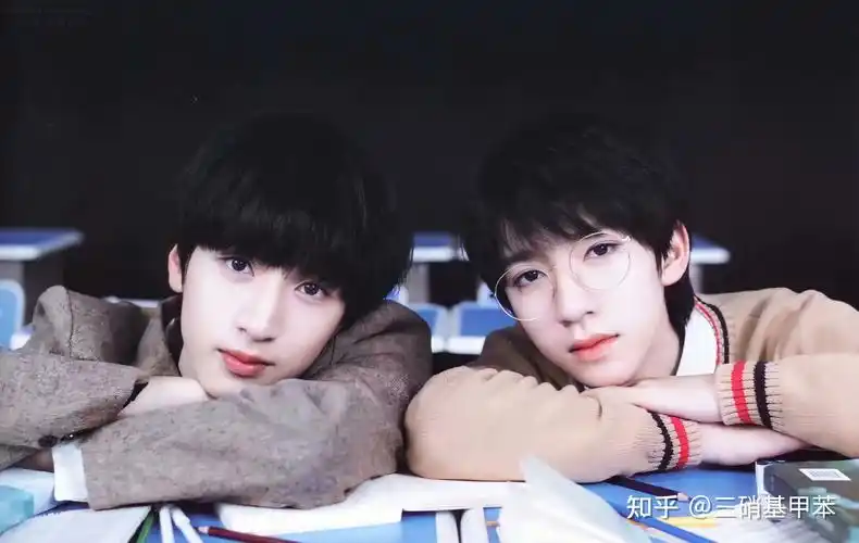 有没有严浩翔和贺峻霖的cp神图? - 知乎