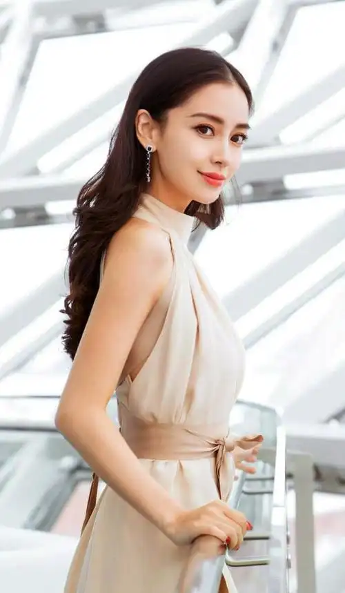 黄晓明之母张素霞:挽救过儿子的婚姻,现在她的心最痛