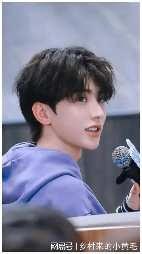 蔡徐坤的身高也是被好多人给"看扁".