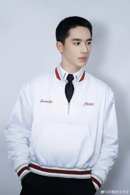 纯白与色彩碰撞99一组@许魏洲zz库存92送上  #今天星期五