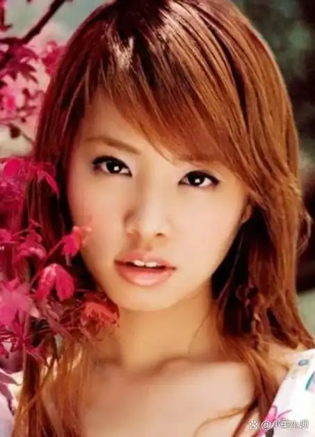 早期的蔡依林,在美女如云的娱乐圈确实算不上出彩.