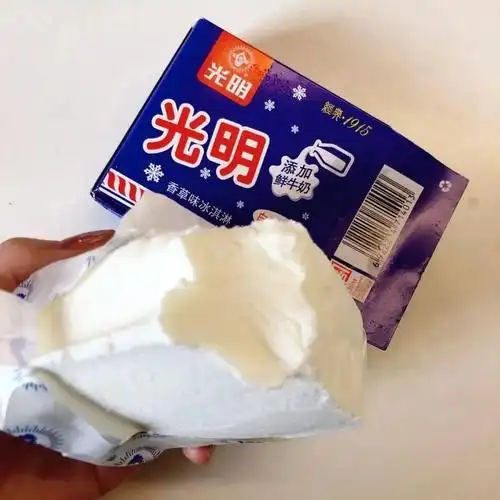 三色杯,冰砖等经典之作,冷饮年产量从50年代的800多吨到90年代的15000