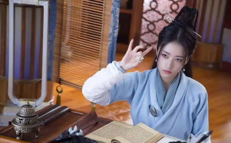 《从结婚到恋爱》,实力圈粉,网友表示:周雨彤,最近好迷人啊_气质_许魏