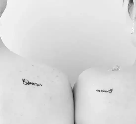 图案虽小,但却蕴藏满满爱意决定情侣纹身图案不如想想两个人的共同