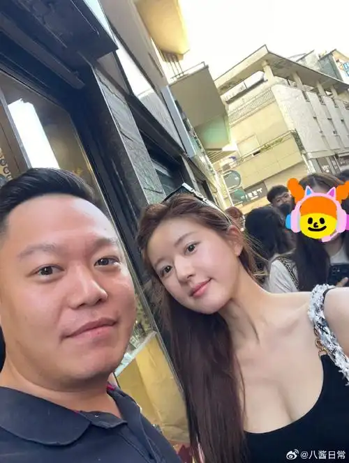 赵露思素颜合照