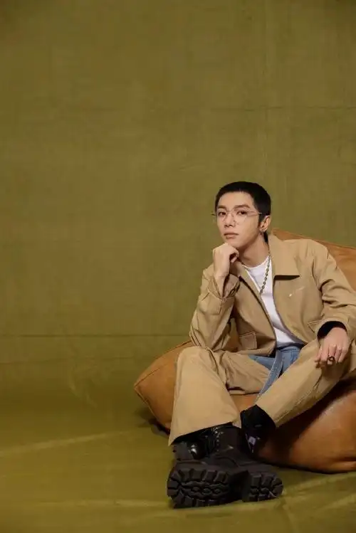 华晨宇寸头自拍##华晨宇