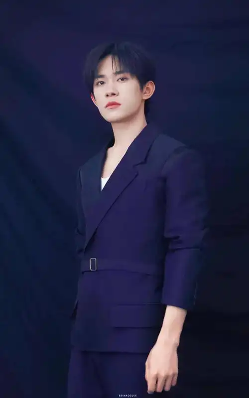 易烊千玺最新壁纸