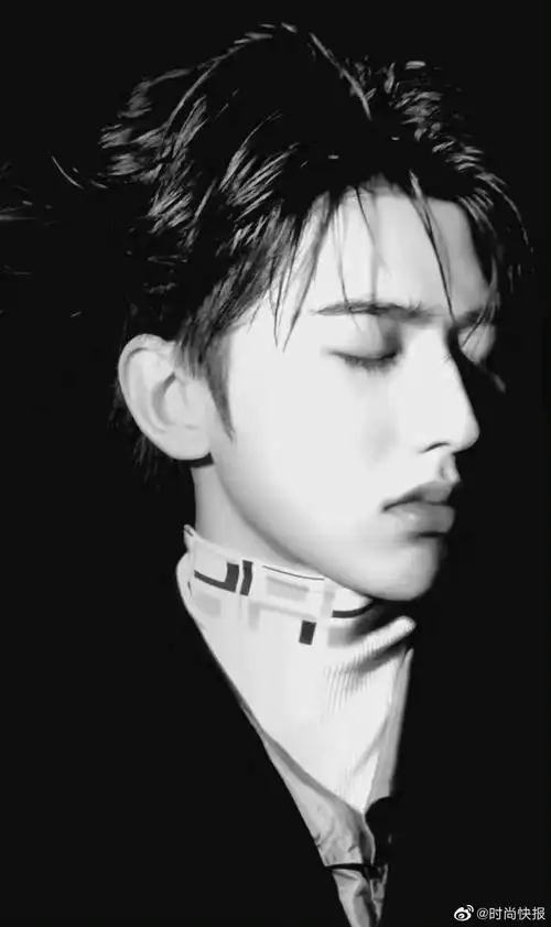 蔡徐坤黑白复古风氛围感十足