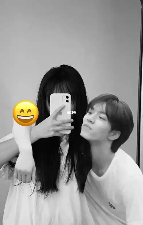 浅发一下和刘耀文合照