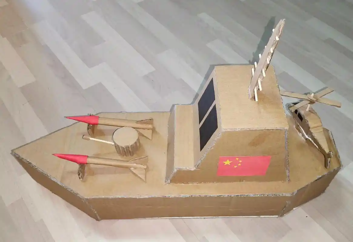 废弃物品再利用#手工军舰 #每一个幸福瞬间都值得被记录#陪伴 - 抖音