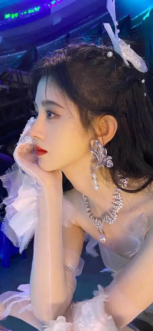 鞠婧祎比心壁纸超清(鞠婧祎壁纸高清全屏)-天晟网