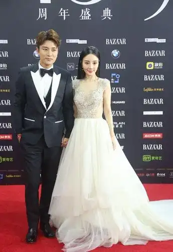 原创李小璐贾乃亮早年照郎才女貌美成焦点如今已成过往