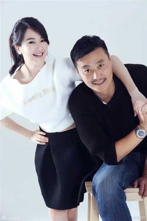 组图:左小青任程伟时尚大片刚柔并济