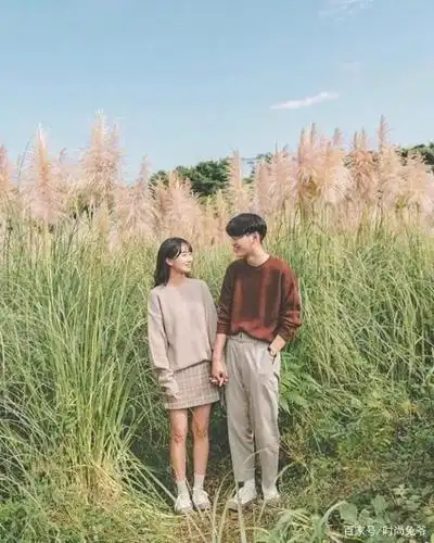 冬天就是要穿情侣装抱在一起才够温暖啊