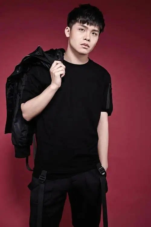 蒋蒋(中国内地男歌手,词曲创作人)_石塘网