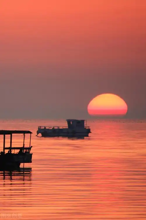 这座日出之城,没有三亚奢华,比不过厦门文艺,却是国人心中最美