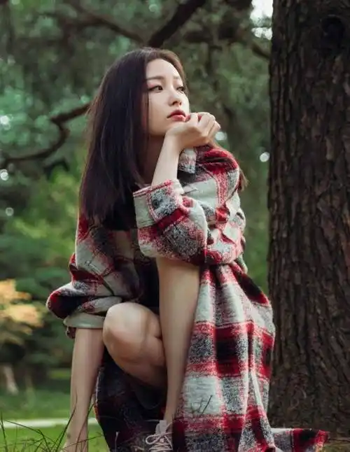 怪不得倪妮老是穿长裙当她换上短裤秀出芭比腿后太抢眼了身材因为