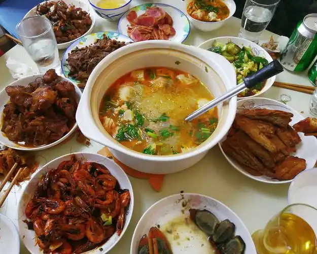 好丰盛了一桌饭菜