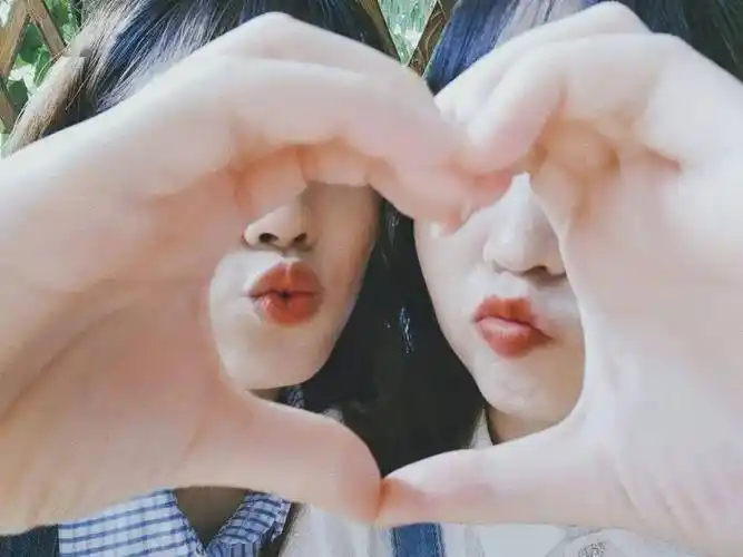 闺蜜九宫格自拍合照!pose这样摆最好看!_姿势_动作_手机