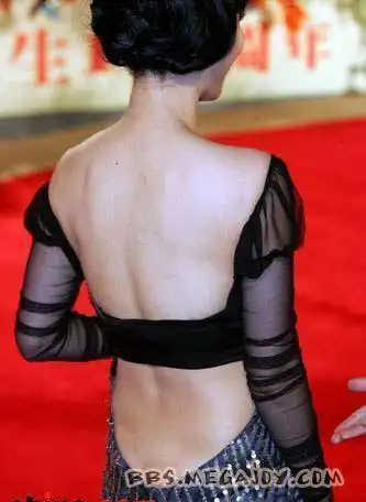 青春玉女"范冰冰露屁股沟"(组图)